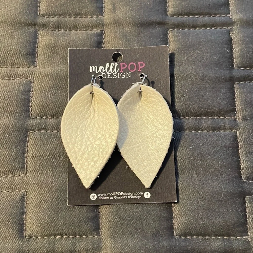 MolliPop design earrings